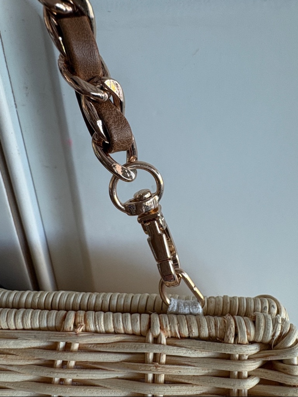 NWT Tommy Bahama Natural Wicker Clutch/Shoulder Bag w/Brown Trim &Gold Chain - Picture 2 of 5